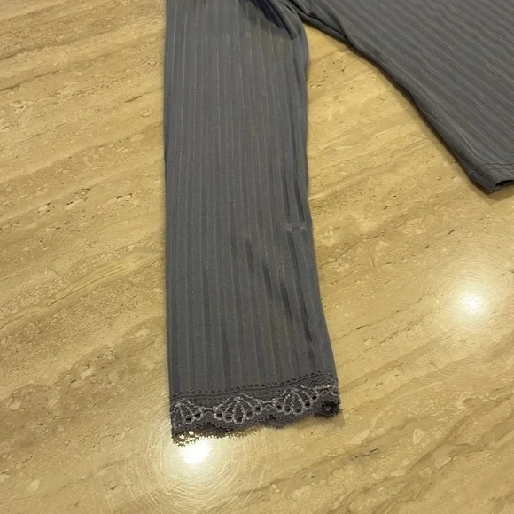 Women’s BRAND NEW W/TAGS.ROMWE GREY SOLID CONTRAST LACE TOP. SZ. MED. NOT A FLAW - Picture 4 of 9
